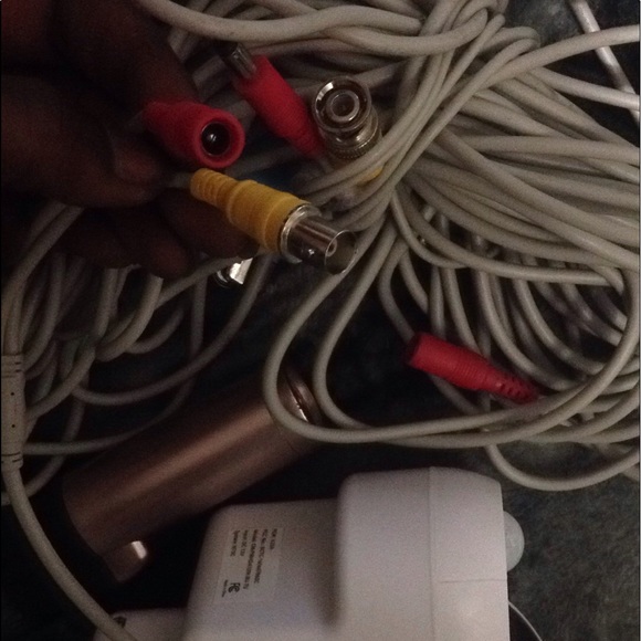 4 camera system nite owl cam set, 32" TV , tablet - Picture 3 of 7